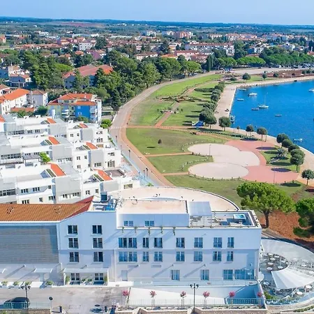 Apartment Garden Palace Pool Deluxe Umag