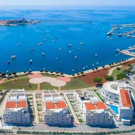 Garden Palace Pool Deluxe Apartment Umag