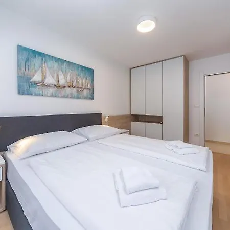 Apartment Garden Palace Pool Deluxe Umag