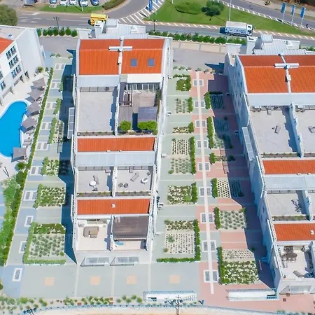Garden Palace Pool Deluxe *