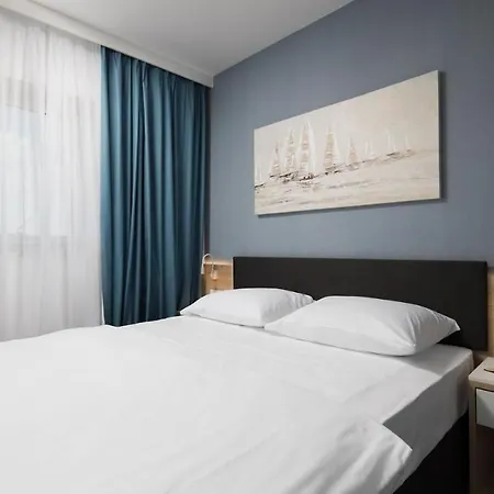 Garden Palace Pool Deluxe Apartment Umag