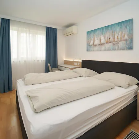 Garden Palace Pool Deluxe * Umag