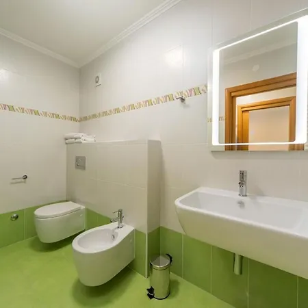 Garden Palace Pool Deluxe Apartment
