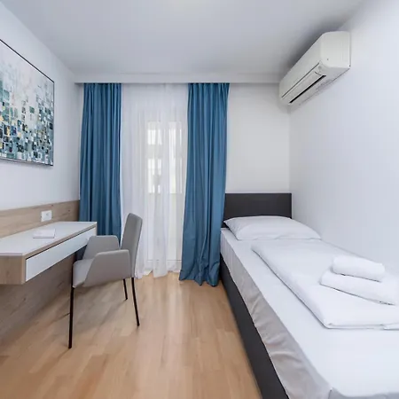 アパート Garden Palace Pool Deluxe ウマグ