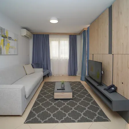 アパート Garden Palace Pool Deluxe ウマグ